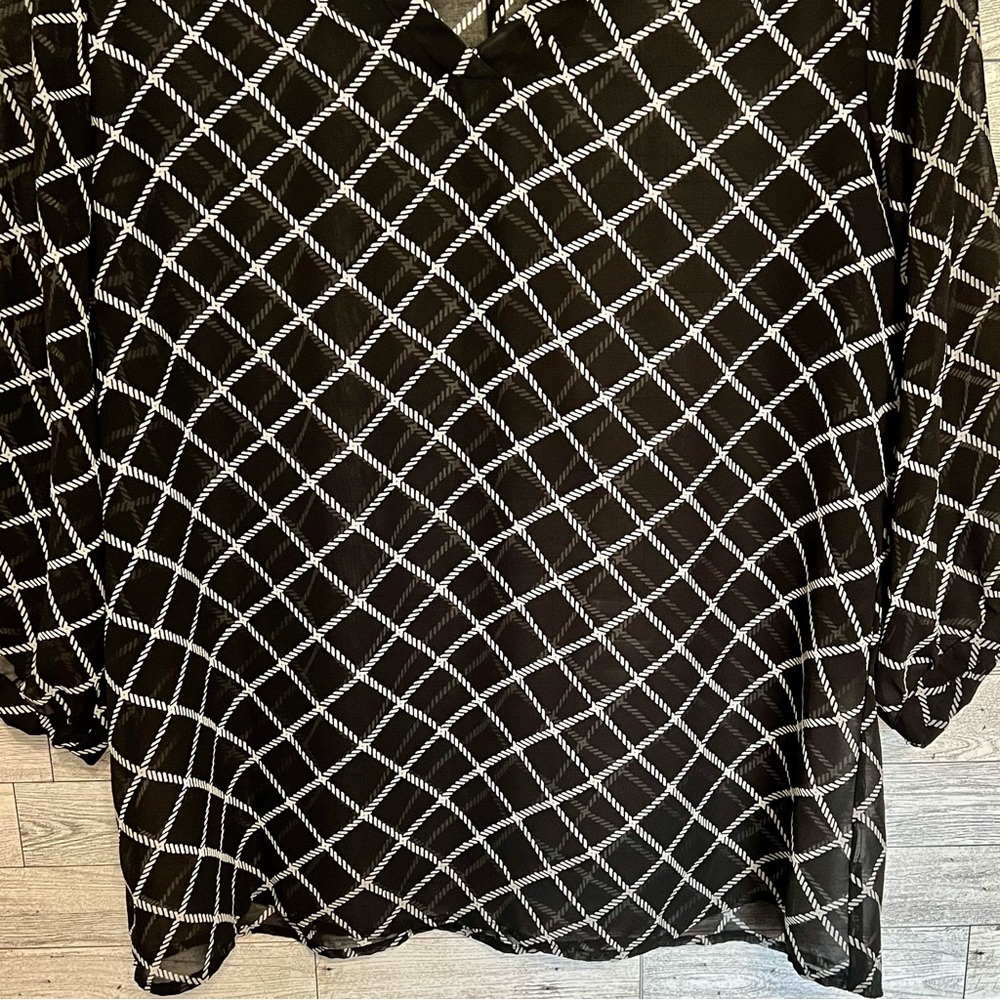 Old‎ Navy Black/ White  Blouse Size-Large Sheer, Lightweight Versatile Wear - Picture 5 of 8